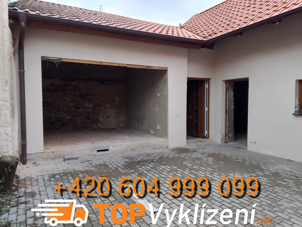 Garáž po vyklízení a odvozu odpadu